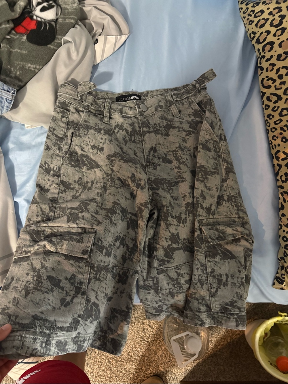 Fashion Nova cargo shorts (6 pairs)
